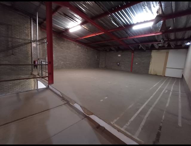 4,583M² SHOWROOM TO LET IN KYA SANDS